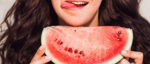 热衷吃瓜微博,揭秘微博上那些热议话题背后的真相