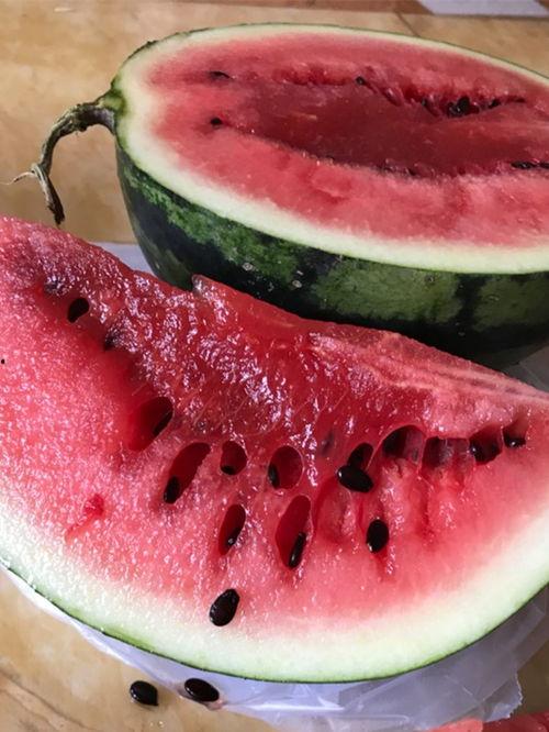 西瓜超级吃瓜图片,西瓜界的“网红”瞬间